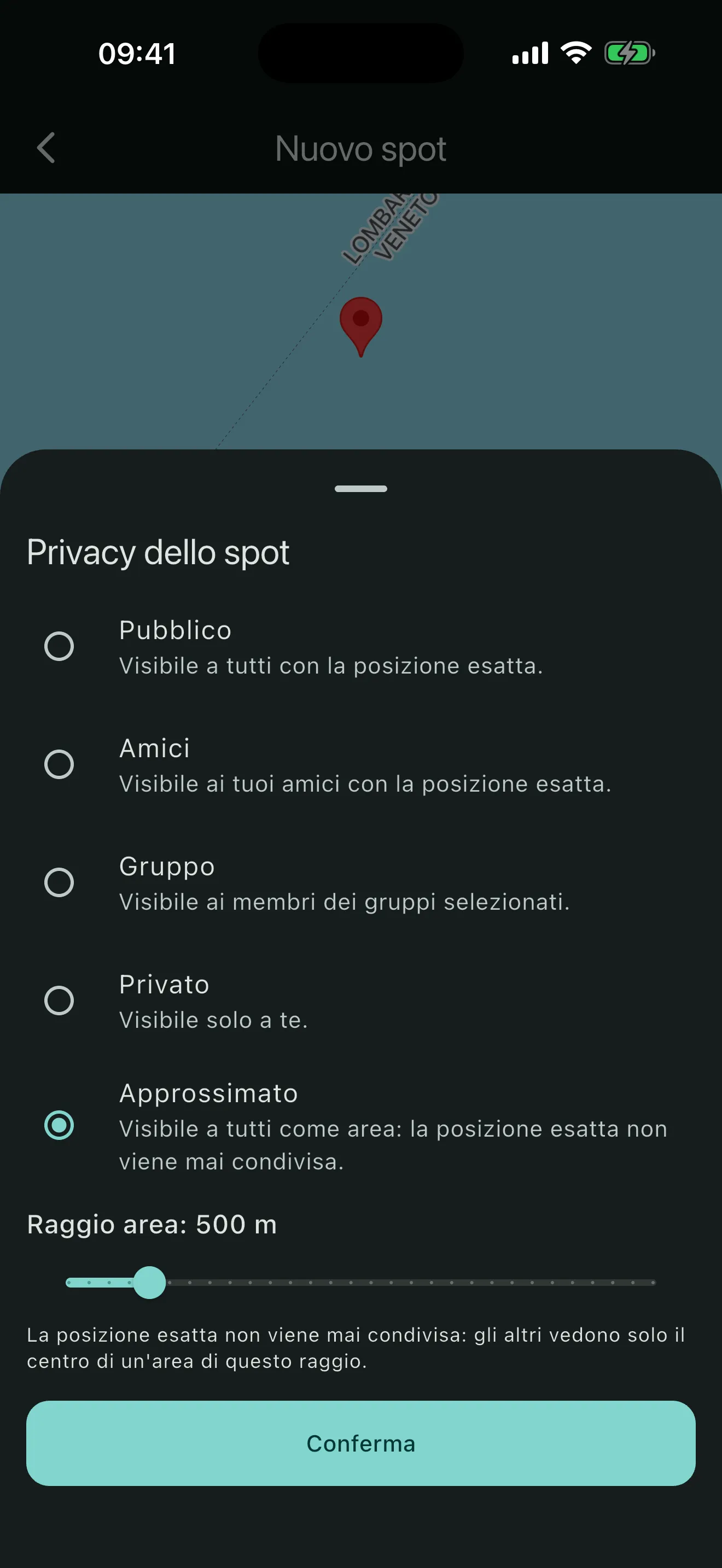 Schermata «Privacy dello spot» di APPesca: i cinque livelli pubblico, amici, gruppo, privato e approssimato, con approssimato selezionato e il cursore del raggio impostato su 500 metri.